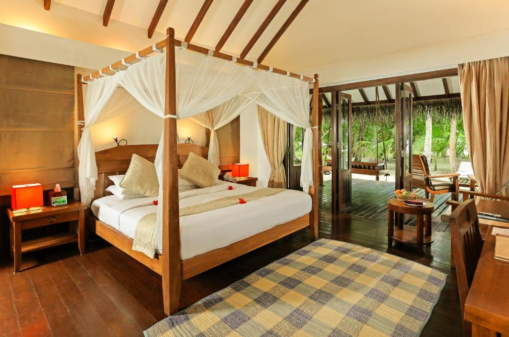 هتل مدهوفوشی آیلند ریزورت مالدیو