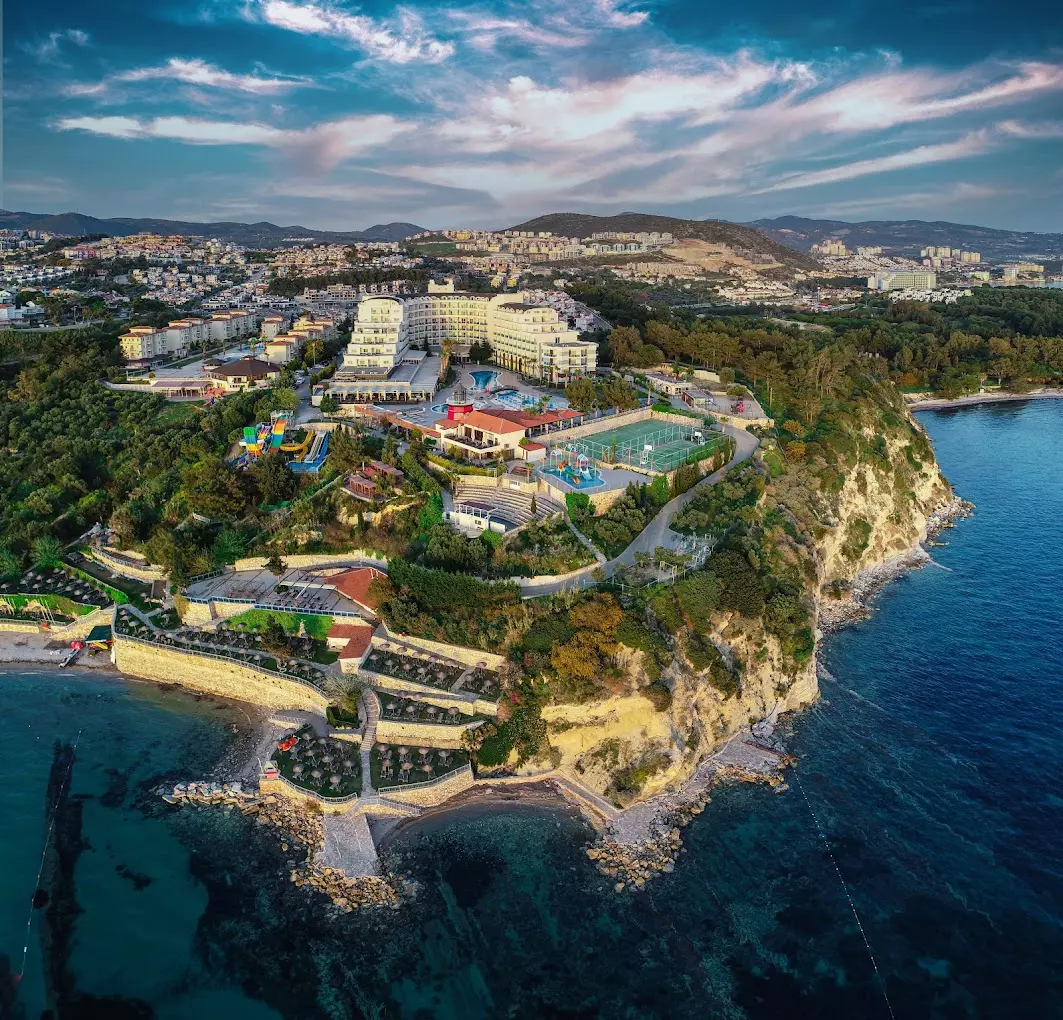 هتل اتیوم سی لایت بیچ ریزورت