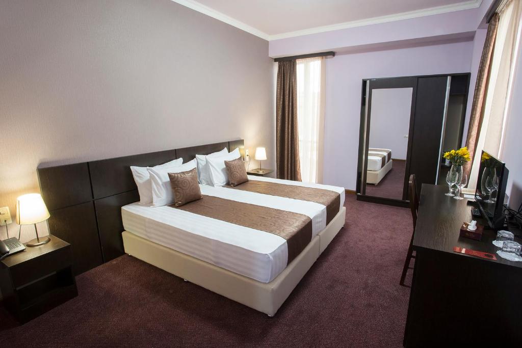 هتل آنی سنترال این