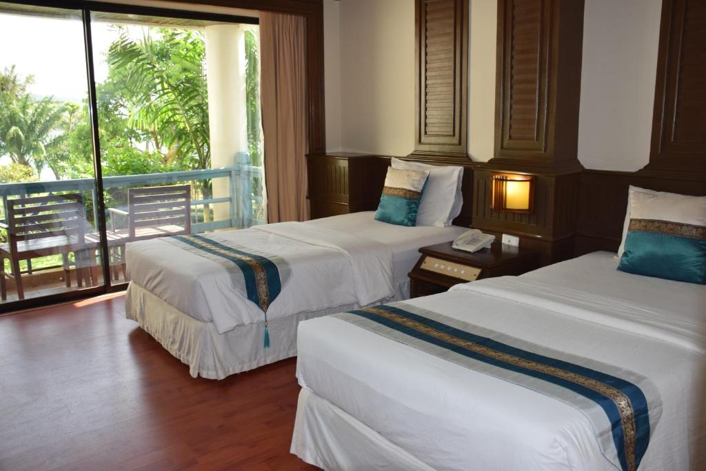 هتل آیلند کابانا جزیره فی فی