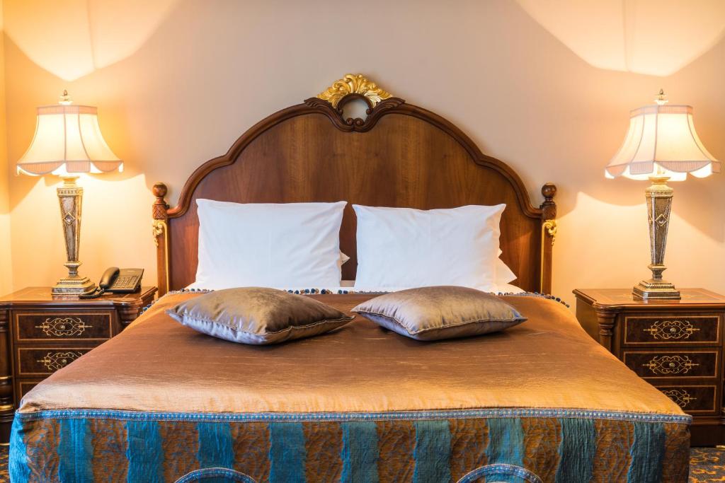 Intourist Palace Hotel