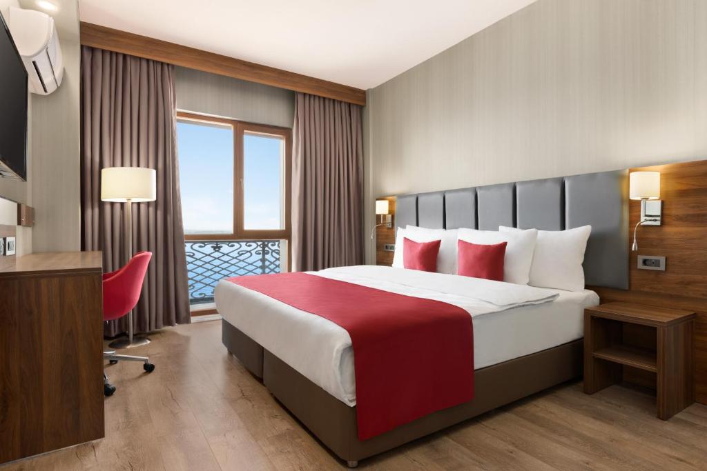 RAMADA BY WYNDHAM Hotel