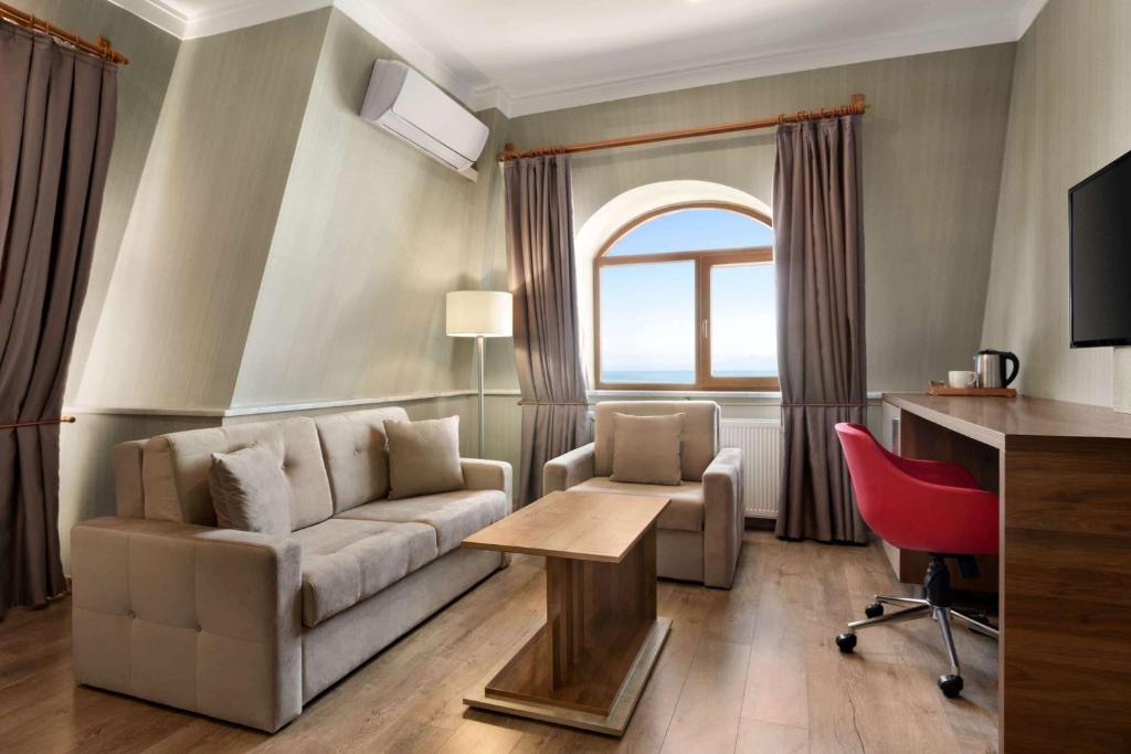 RAMADA BY WYNDHAM Hotel