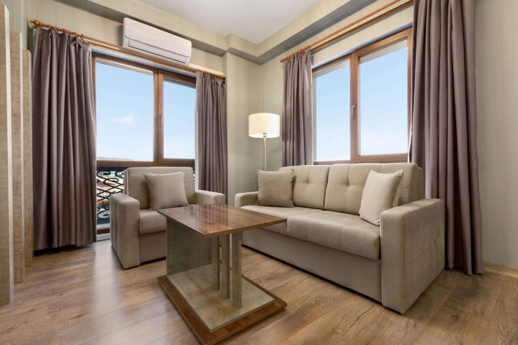 RAMADA BY WYNDHAM Hotel