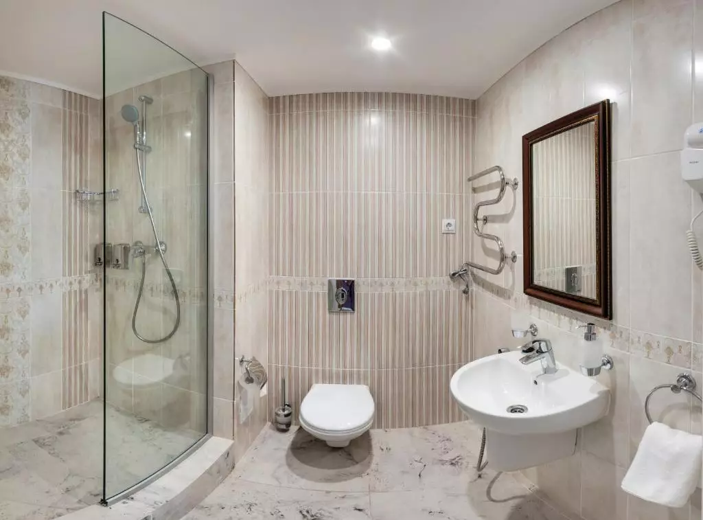 هتل آرت کارلیا