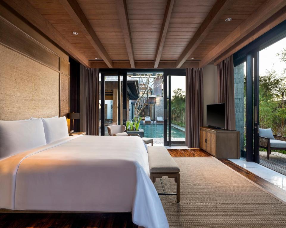 هتل د آپوروا کمپینسکی بالی