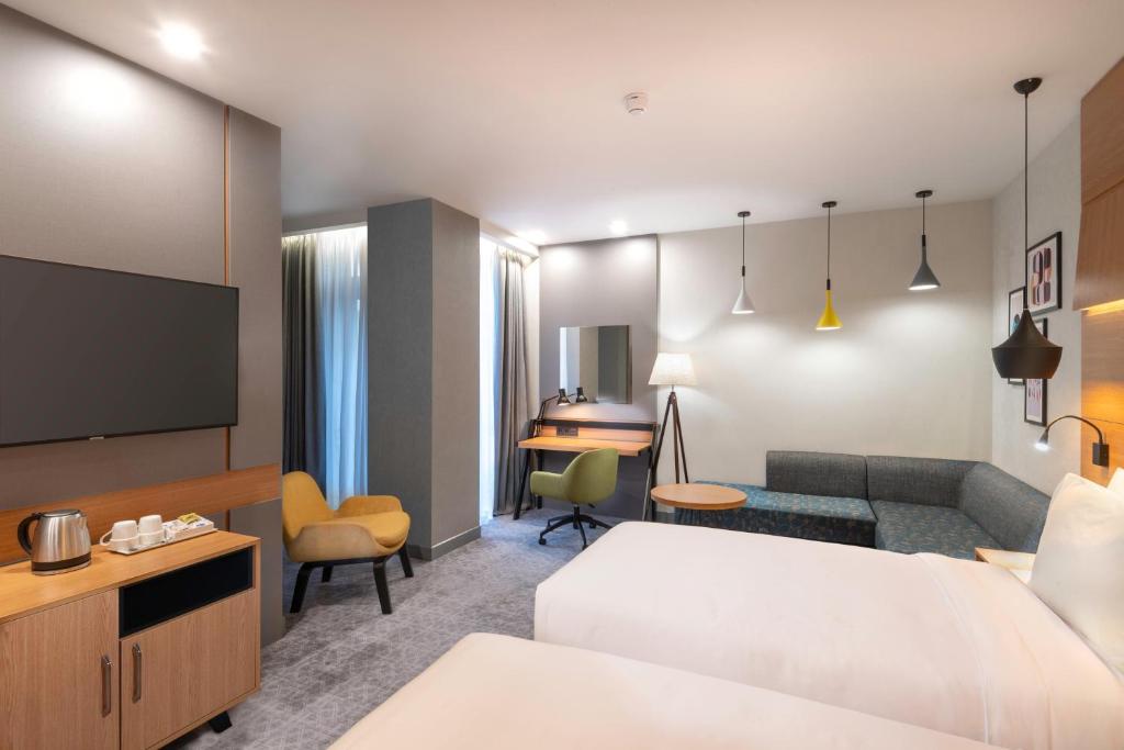 هتل هالیدی ایروان