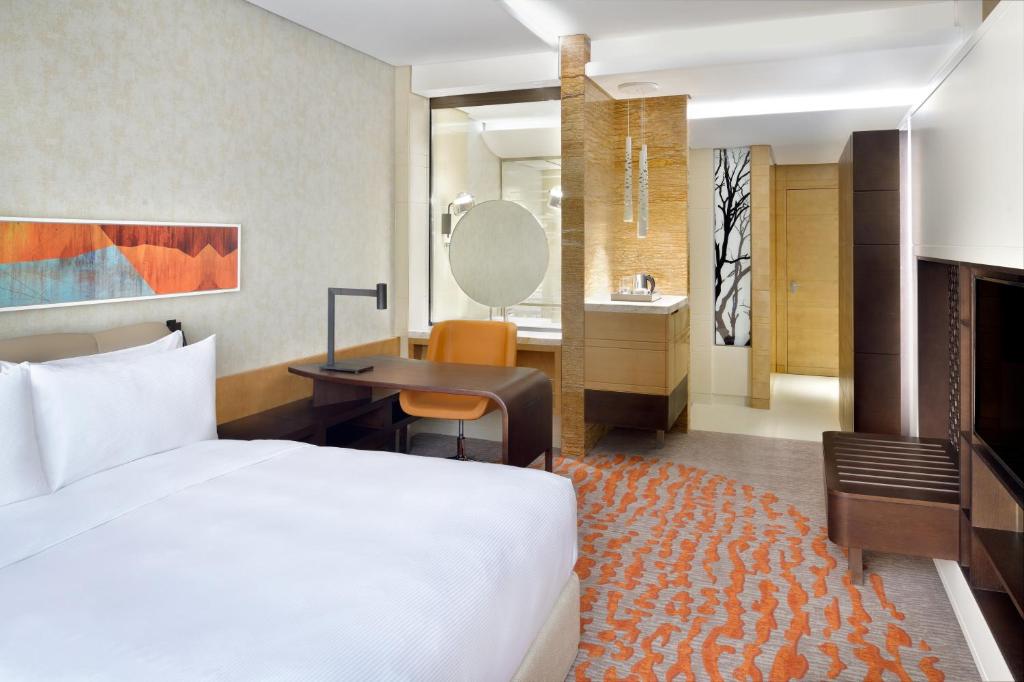 هتل کرون پلازا مارینا