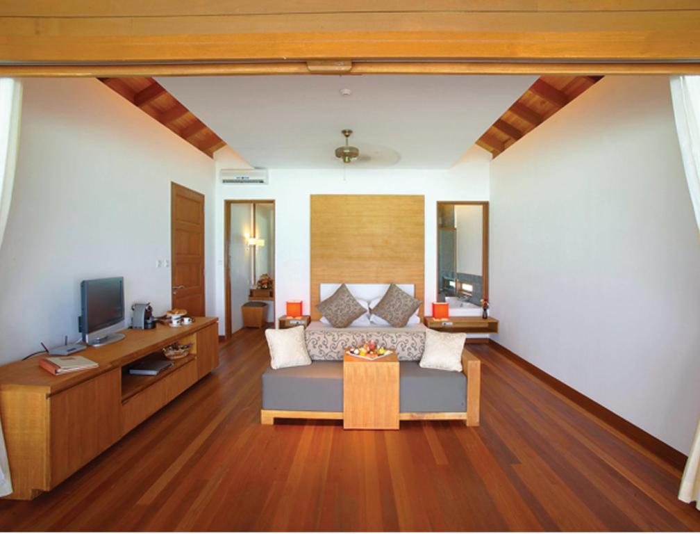 هتل مدهوفوشی آیلند ریزورت مالدیو