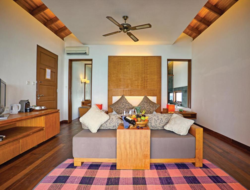 هتل مدهوفوشی آیلند ریزورت مالدیو