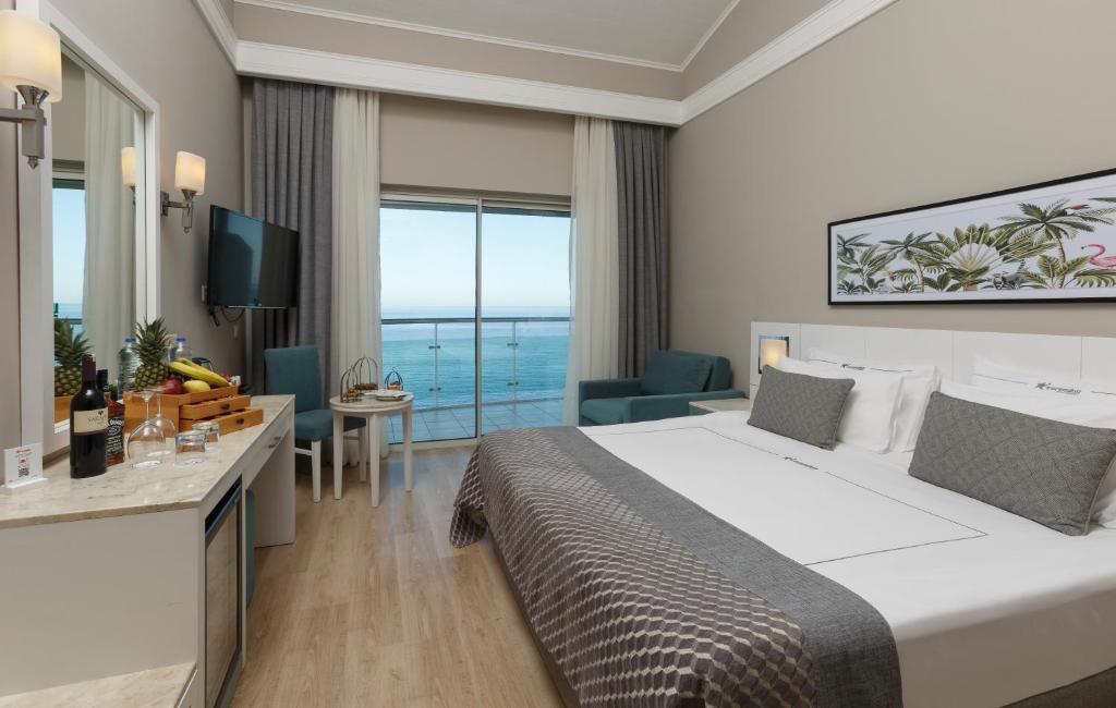 هتل کرندون پلایا کمر