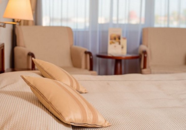 هتل امباسادور سنت پترزبورگ