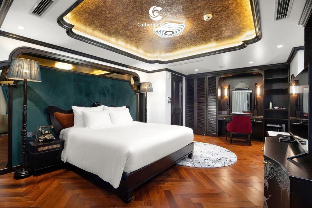 Catherine Cruise Hotel