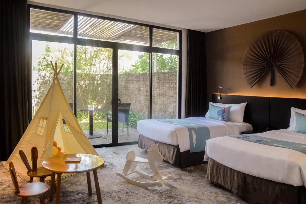 Melia Danang Beach Resort Hotel