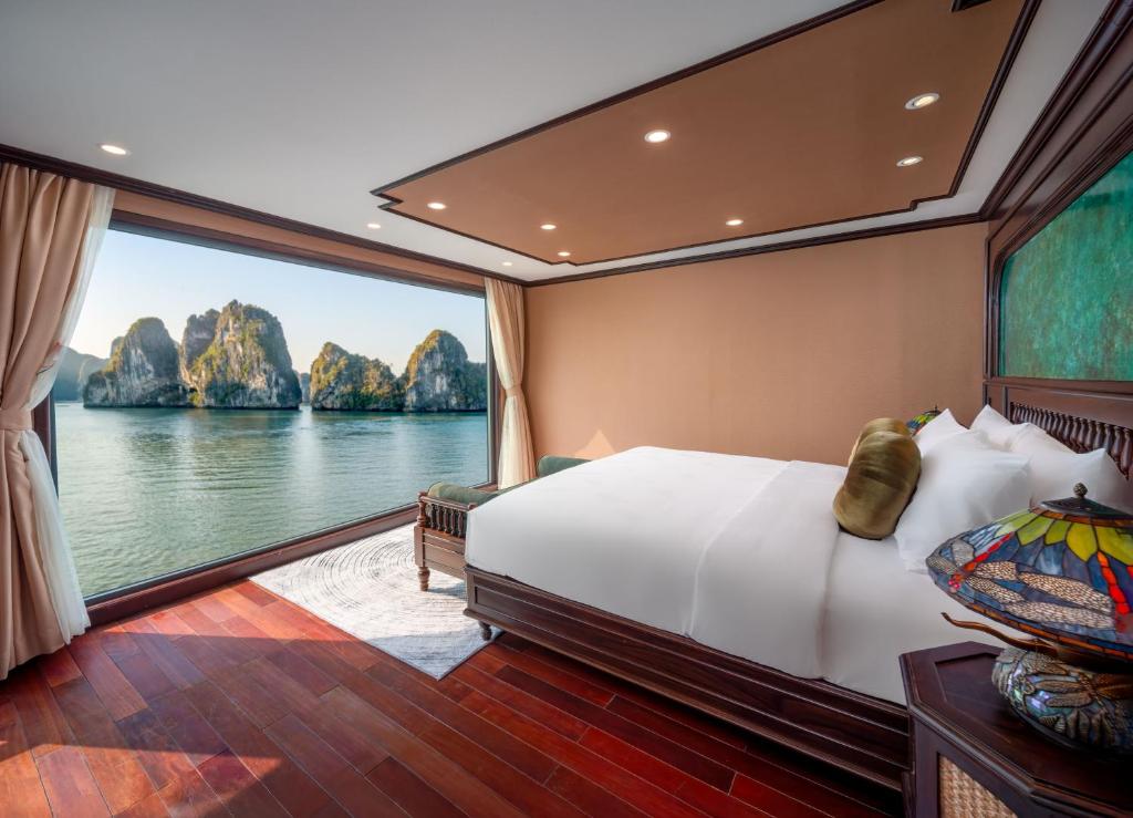 Indochine Cruise  Hotel