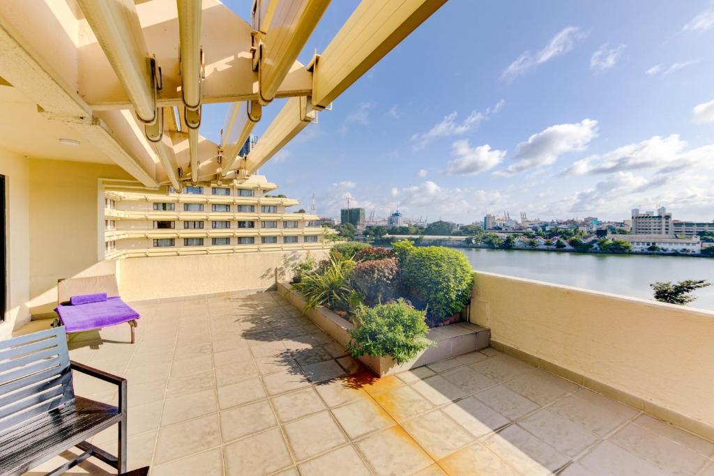 سینامون لیک ساید کلمبو