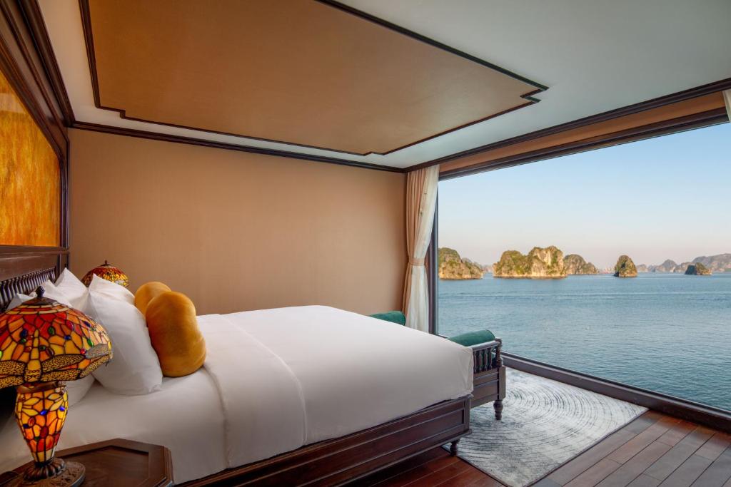 Indochine Cruise  Hotel