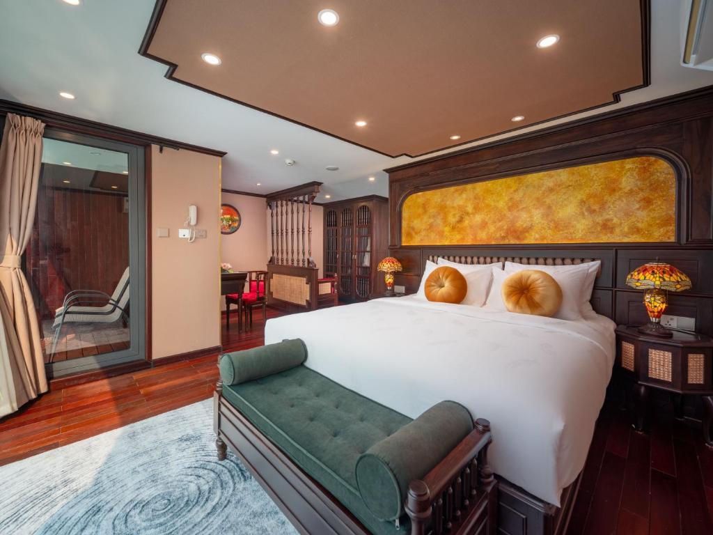 Indochine Cruise  Hotel