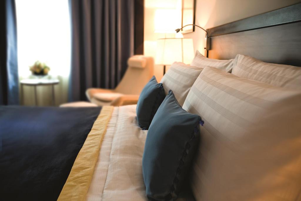 هتل آوانی دیره