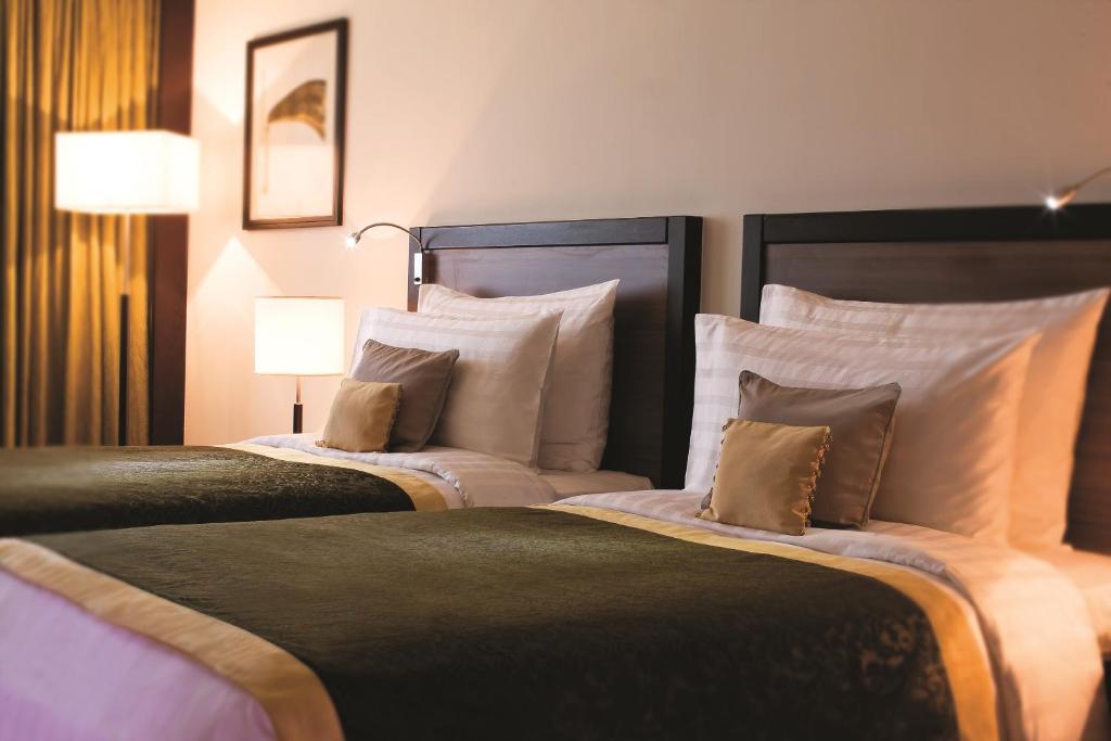 هتل آوانی دیره