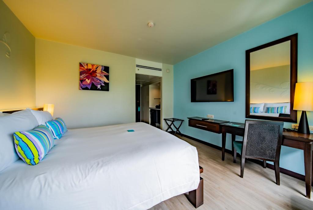 هتل بای ویو