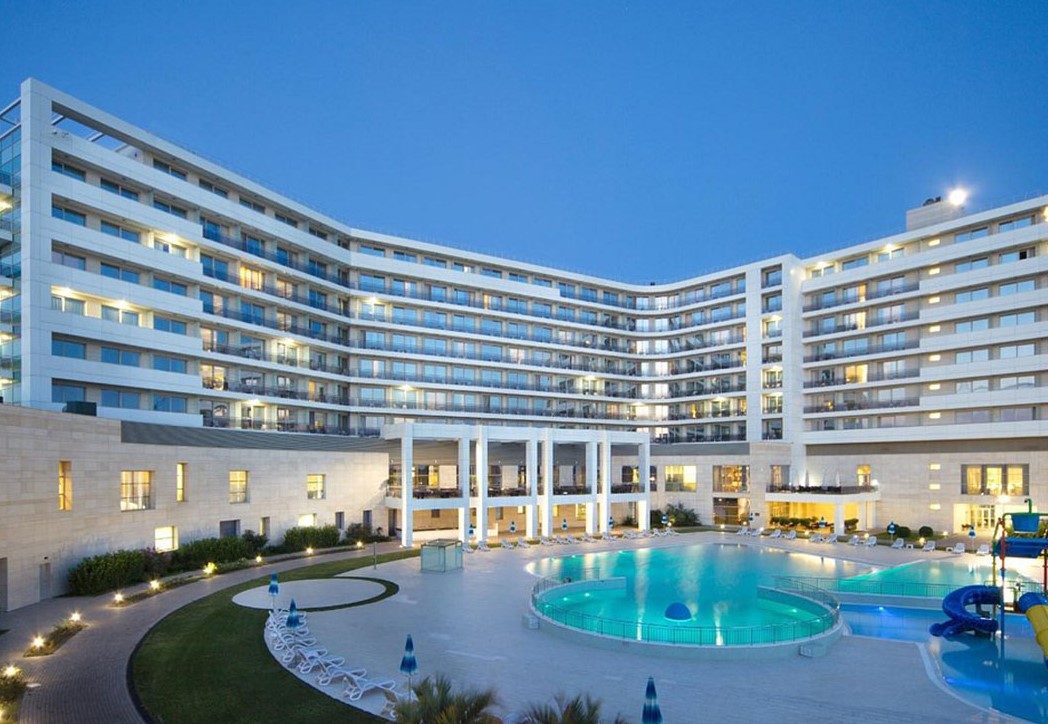 هتل مانترا ریزورت و کانگرس