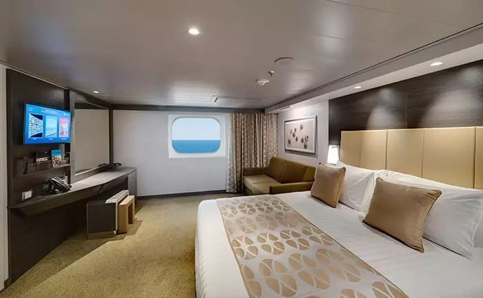 اتاق (پنجره رو به دریا )