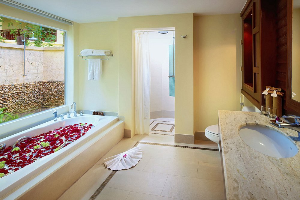 هتل نورا بیچ ریزورت اند اسپا