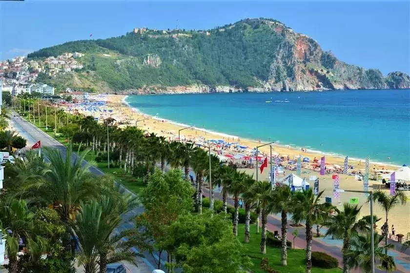 راهنمای ساحل کلئوپاترا در آلانیا: دسترسی، جاذبه ها و نکات